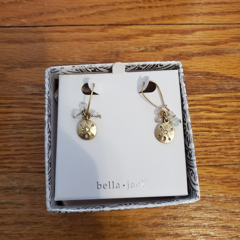 Bella Jack NWOT Sand Dollar earrings